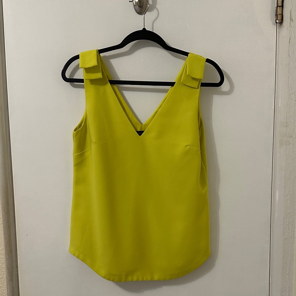 Banana Republic Chartreuse Sleeveless Blouse Size XS Great for work or going out